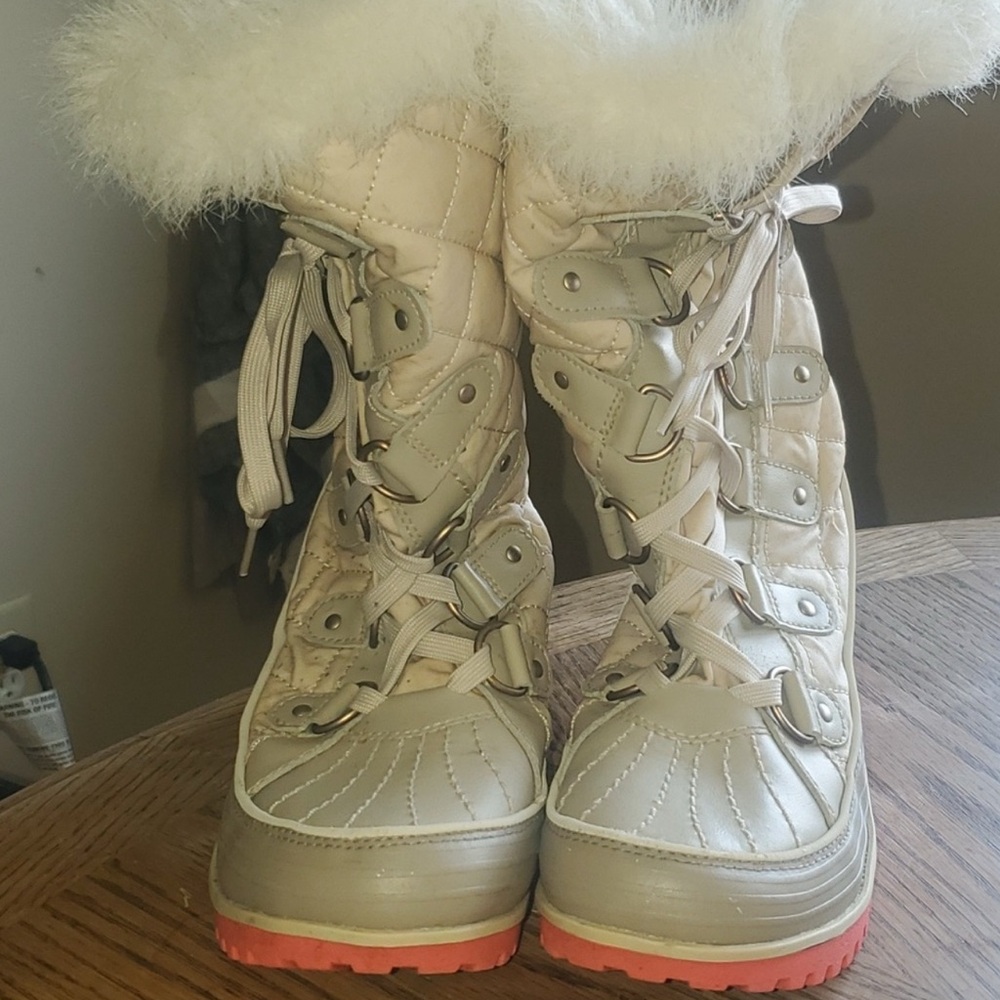 Sorel boots with fur, used condition, tan and orange, size 7.5